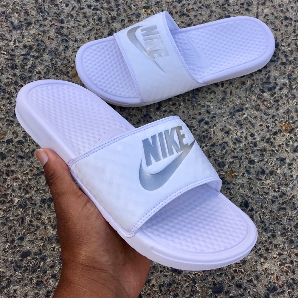 WMNS NIKE BENASSI SLIDES JUST DO IT WHITE SILVER